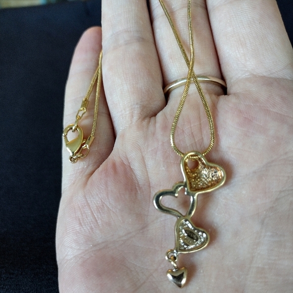 Vintage Avon Gold And Rhinestone Heart Pendant Necklace - Picture 6 of 7